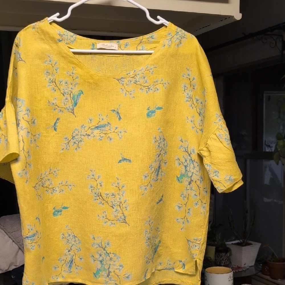 Bellambia made in Italy linen top.